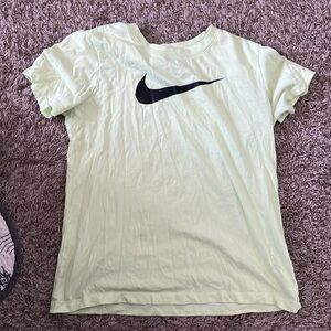 BARELY WORN WOMENS NIKE TOP